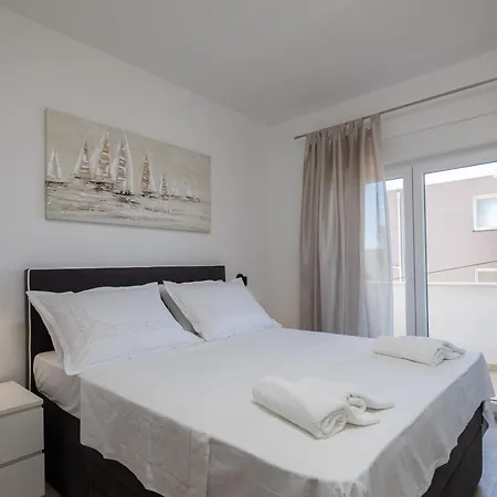 Apartments 20 Meters From The Beach Jesenice  Room photo
